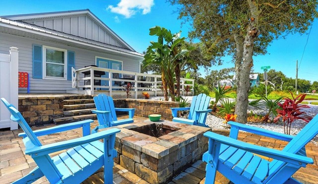 2Min Walk to Beach - Hot Tub, Firepit & Beach Gear, Sleeps 10 in St. Augustine