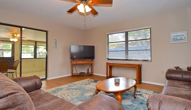 3 BDRM 2 BTHRM House w/ Heated Pool - close to everything in Sarasota