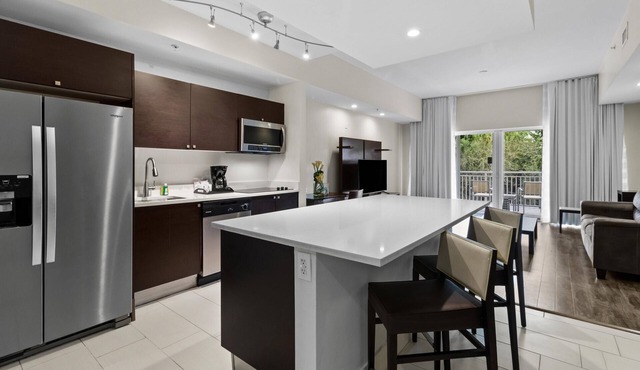3 Bed/4 Bath Townhouse in Downtown Doral