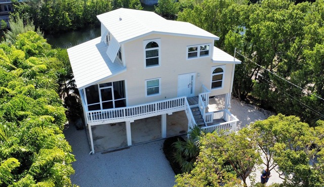 3-bedroom cozy pool home in exclusive Venetian Shores, Islamorada .