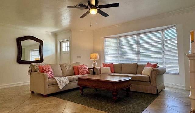 3-bedroom house with AC in charming Fort Myers