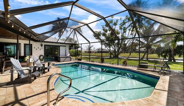 3 Bedroom, Modern, Private Pool Retreat! Minutes to the Beach!