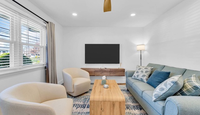 3 Blocks to Beach | Linens & Towels | Free Parking