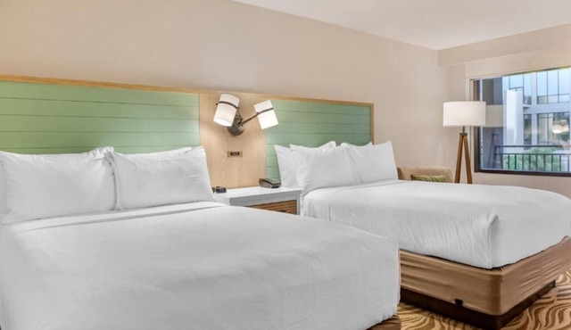 3 Units Perfect for Groups! 2 Outdoor Pools, Shuttle to Disney Parks!