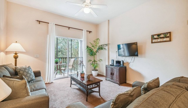 3BR Lakeside Apartment at Bahama Bay