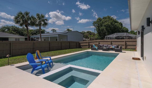 3BR pool retreat w/backyard & BBQ grill
