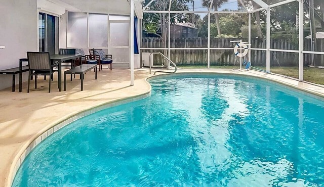 3br with Pool Near Golf, Beaches & more