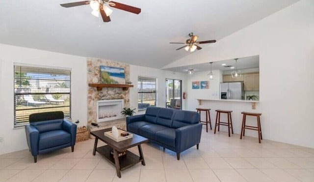 4/3 Family Home steps to Beach w/Spa in Melbourne Beach