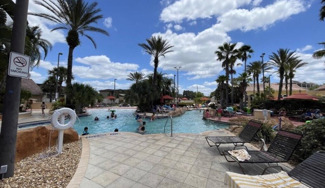 4 Bed 3 Bath Resort Town Home - Enjoy Pool & Amenities - close to Disney & Golf!