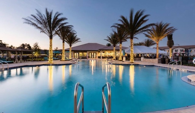 4 bed lakeside villa with private pool set in exclusive gated community