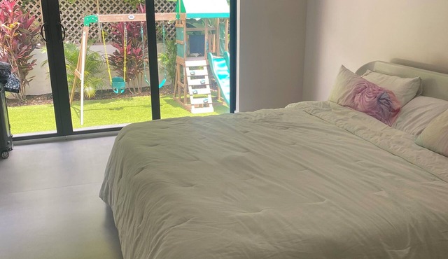 4 bedroom house in the heart of Miami perfect for bigger groups and families!