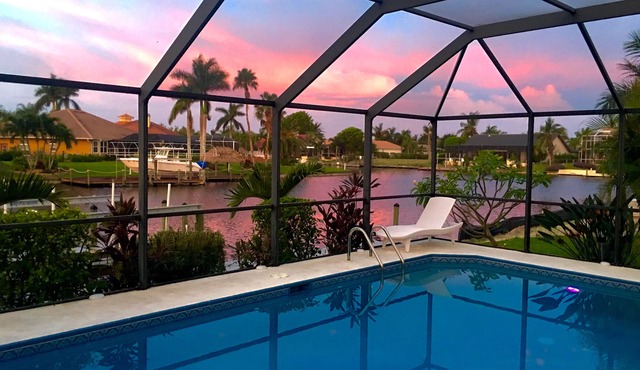 4 bedrooms (2 MASTER) in total 3 bath SOUTH-facing large pool, boat dock in Cape Coral
