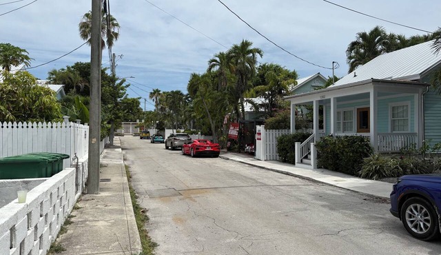 4 blocks from Duval and 7 blocks from the beach