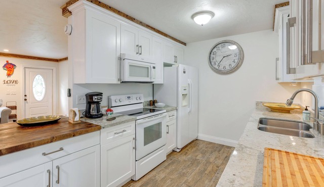 4 Mi to Hobe Sound Beach: Quiet Home w/Grill!