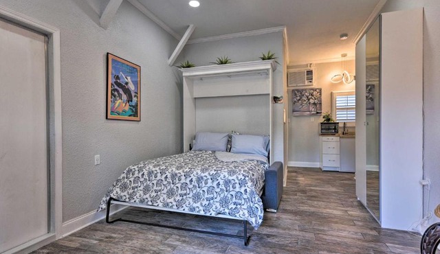 4 Mi to JAX! Quiet, Pet-Friendly Northside Studio