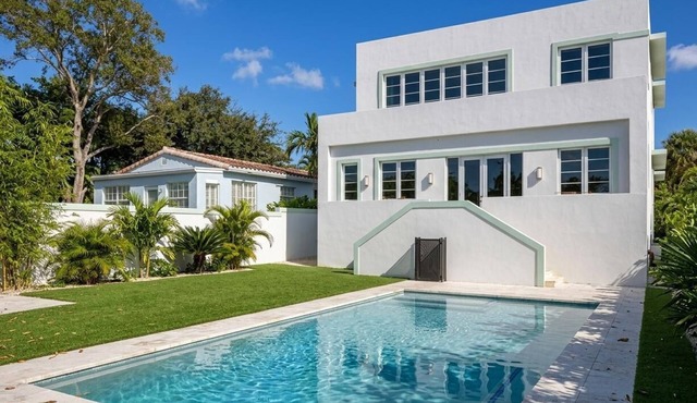 4BR NEW Riverside Modern Oasis Private Pool, Boat Dock, Grill & Best Location