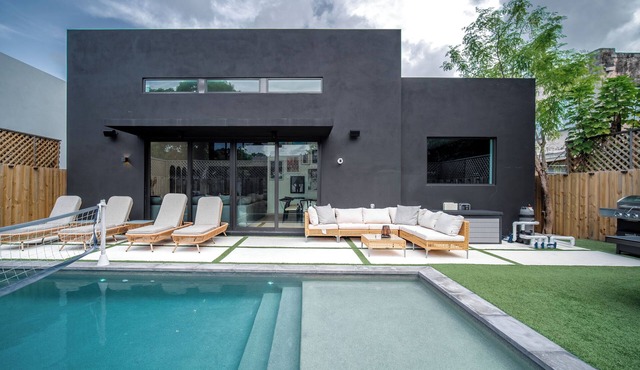 4BR Sleek, Art, Design District, Private Pool, Ping Pong & Grill