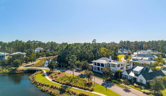 5 BD Lakefront Haven in Moreland Village