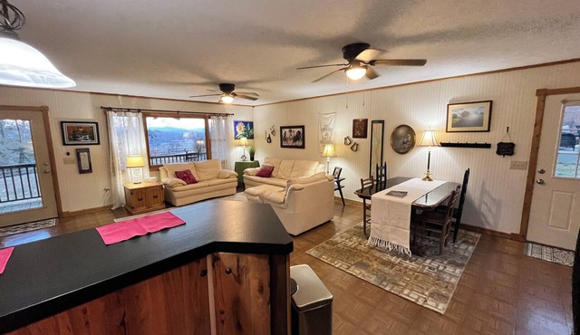 5 Mi to Downtown Morganton: Cabin on Horse Farm