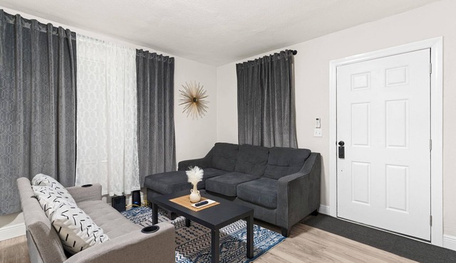 5 Miles From Downtown Tampa - 2 bedroom 2 bath