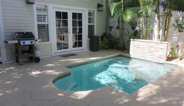 5 STAR HOME 3/2 1/2 + 1/1 cottage, pool, buy 3 weeks get 4th week free.