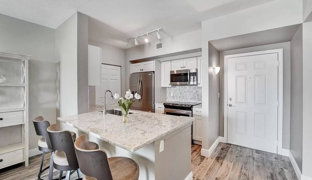 5-star luxury 2bd/2bth 11th floor condo steps from intracoastal