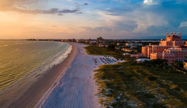 5BR WtrFrnt Villa w/Pool - Blissful walk to Beach