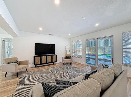 6616 Travis Blvd