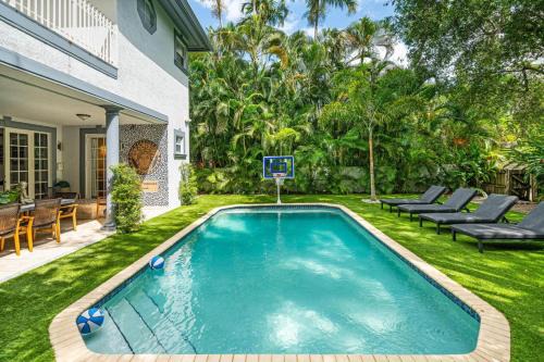 6BR Miami Shores Lush Green Spacious Villa