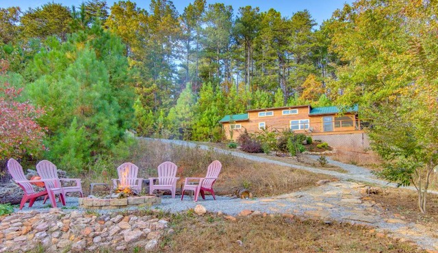7 Mi to Lake Lure: Mill Spring Cabin w/Hot Tub