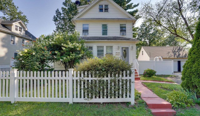 8 Mi to MetLife Stadium! Teaneck Retreat w/Yard