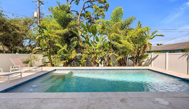 811 Stylish Naples Villa-Private Heated Pool-Near Beach