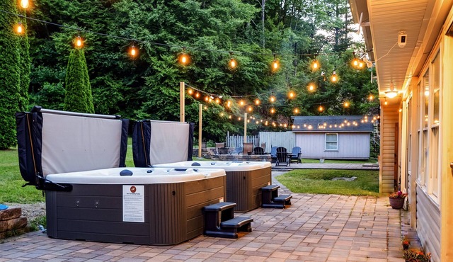 9 Suite Mountain Lodge with 10 Bathrooms, Pool, Fire Pit, 2 Hot Tubs, Game Room