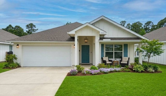 A 4-bedroom, 2 bath home with pond view. in Foley