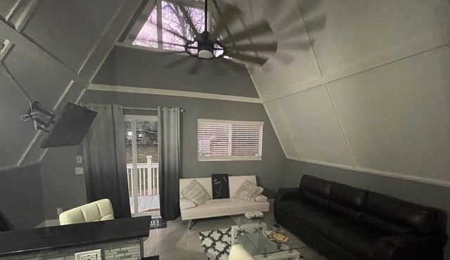 A-frame house, 10 mins from Homosassa river, fits 6 people!