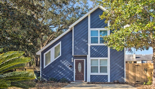 A-frame Retreat in Pensacola, 10 Mi to Dtwn