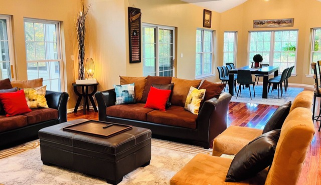 A Luxury 4-bedroom house in brilliant Pocono Pines with AC, WiFi, and MORE