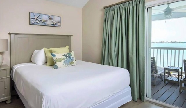 A Place You'll Surely Enjoy! Full Kitchen, Outdoor Swimming Pool!