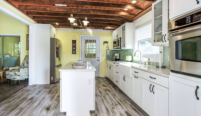 Aaliyah`s and Amina`s Tropical Retreat unit 2 - Pine Island St James City