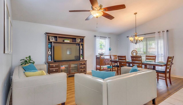 ADA Friendly! Convenient Family Home in Pensacola
