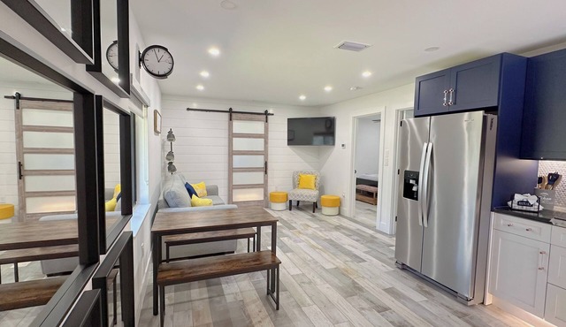 Adorable two bedroom Guesthouse in Naples