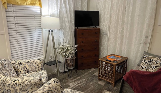 Adults 55+, House, 30 days-6 months. Traveling Professional/Snow Birds Furnished