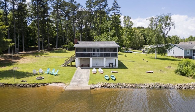 AHmazing views, Private Dock, Kayaks, SUP, Arcade, and Boat Launch in Prosperity