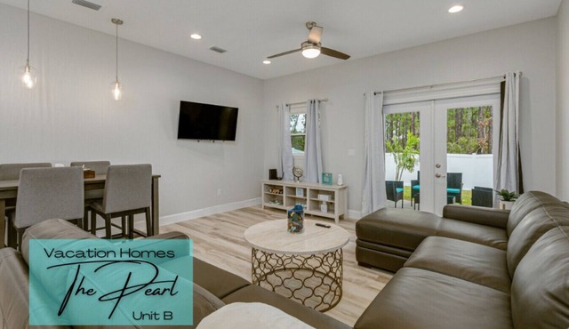 All new, lovely, spacious 3bd/2bth unit sleeps 10!