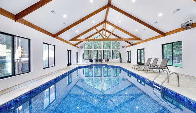 All Year Indoor Pool & Sauna ~ Hot Tub ~ Fire Pit ~ Game Room ~