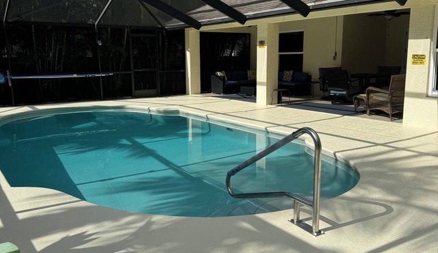 Amazing and spacious home. 4be2Bth, and beautiful screened private pool.