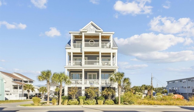 Amen Corner, 7 BR Luxurious Home across street from Beach - Private Pool, Game Room, Gourmet Kitchen, Putting Green