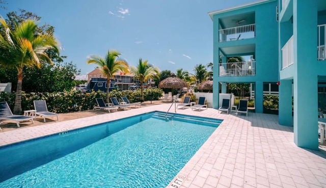 An Unforgettable Stay Awaits! Balcony, Pool, Free Parking, Pets Are Welcome!