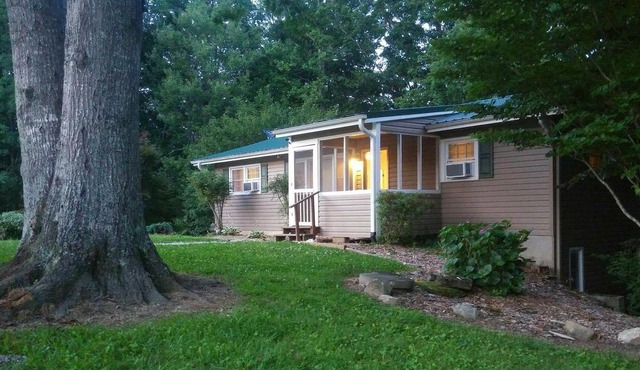 Anna's Getaway: Two Bedroom-Two Bathrooms: Upper-level Duplex