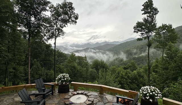 Appalachian Rainforest Oasis- breathtaking views surrounded by National Forest